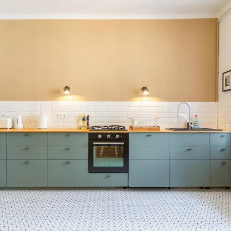 Vintage Charm,3 Bedrooms,old Town 아파트